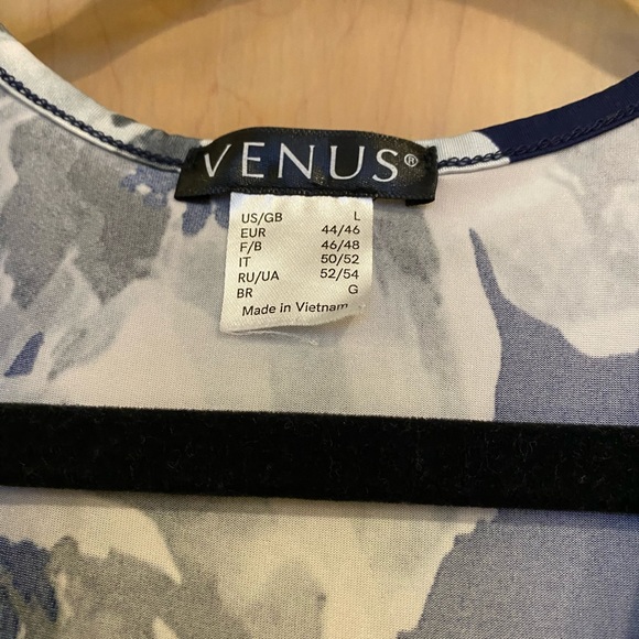 Off the shoulder floral blouse size large from Venus - Picture 3 of 3